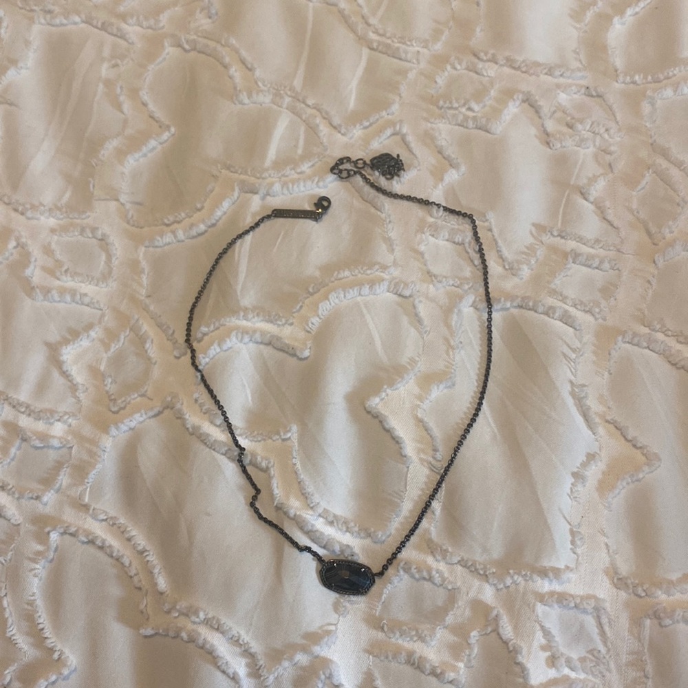 Kendra Scott pendant necklace
